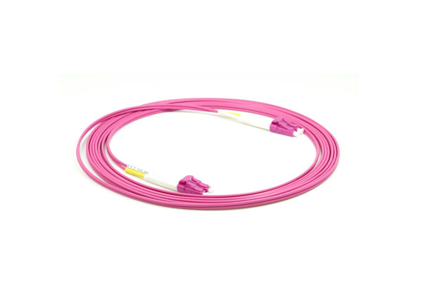 Cable de conexión LC/UPC a LC/UPC Cable de puente de fibra óptica 50/125um 2,0mm 40G OM4 rosa