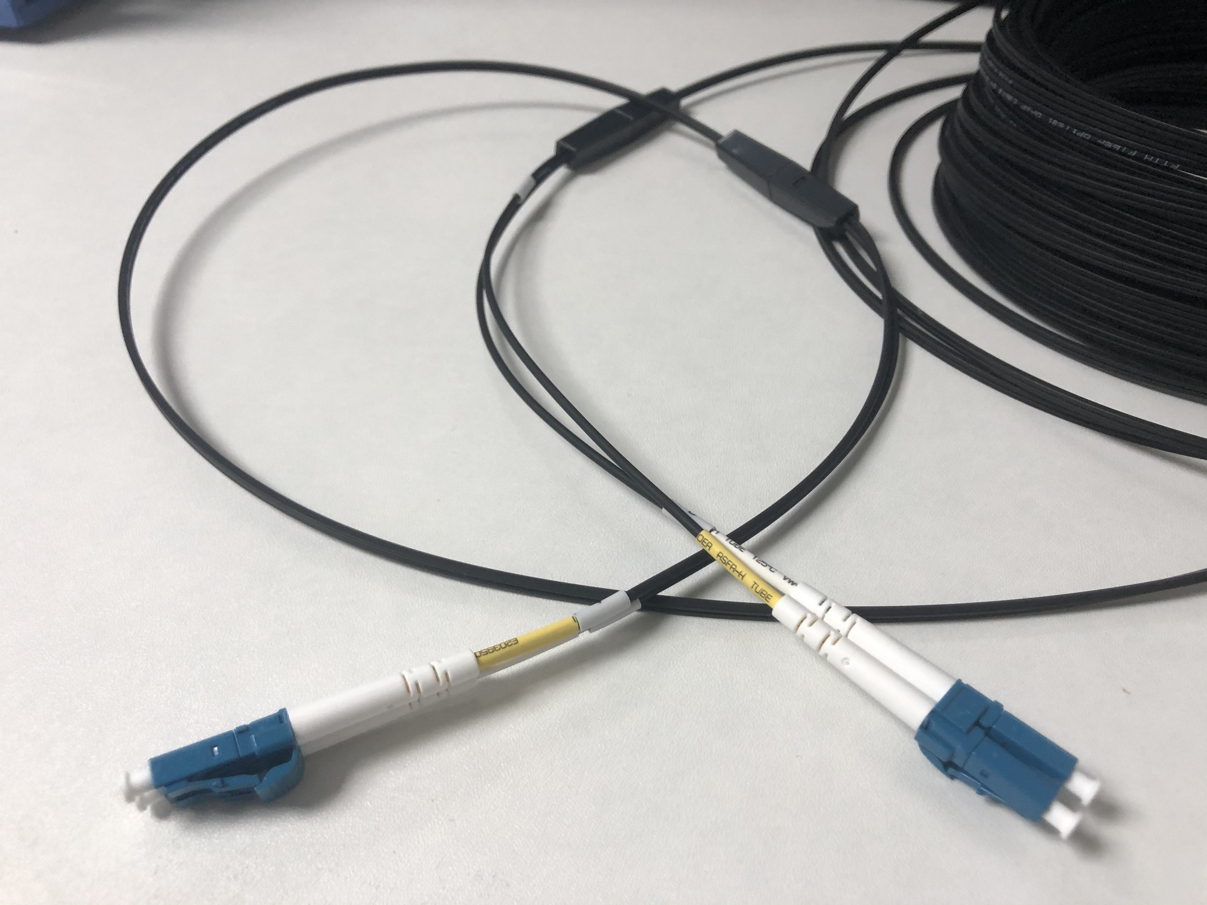 Cable de conexión de fibra óptica FTTH preterminado para interiores G657A1 modo único LSZH