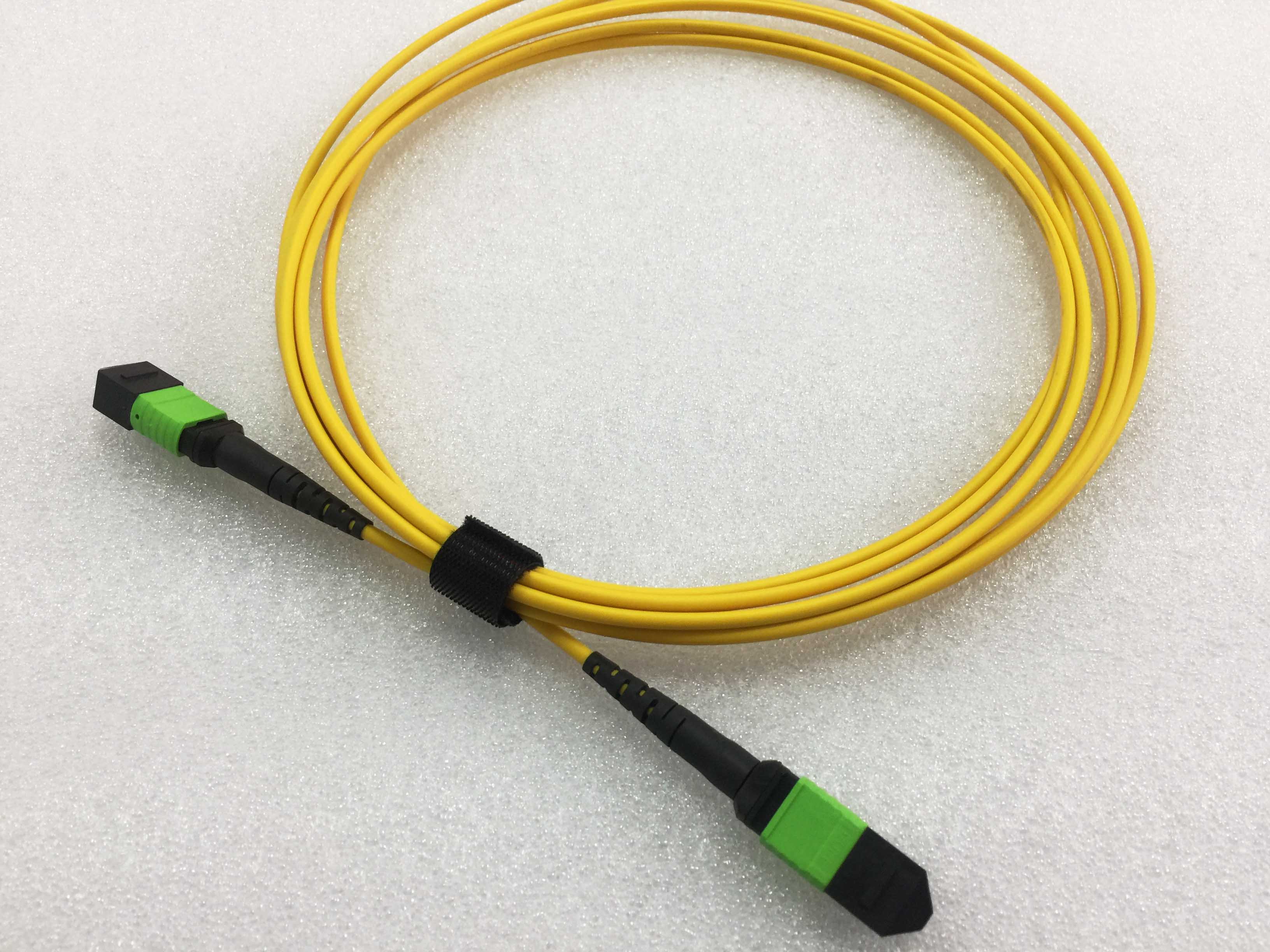 MTP/MPO Cable de fibra | 12 núcleos MPO de mediano plazo de fibra óptica OS2 amarillo 3M LSZH
