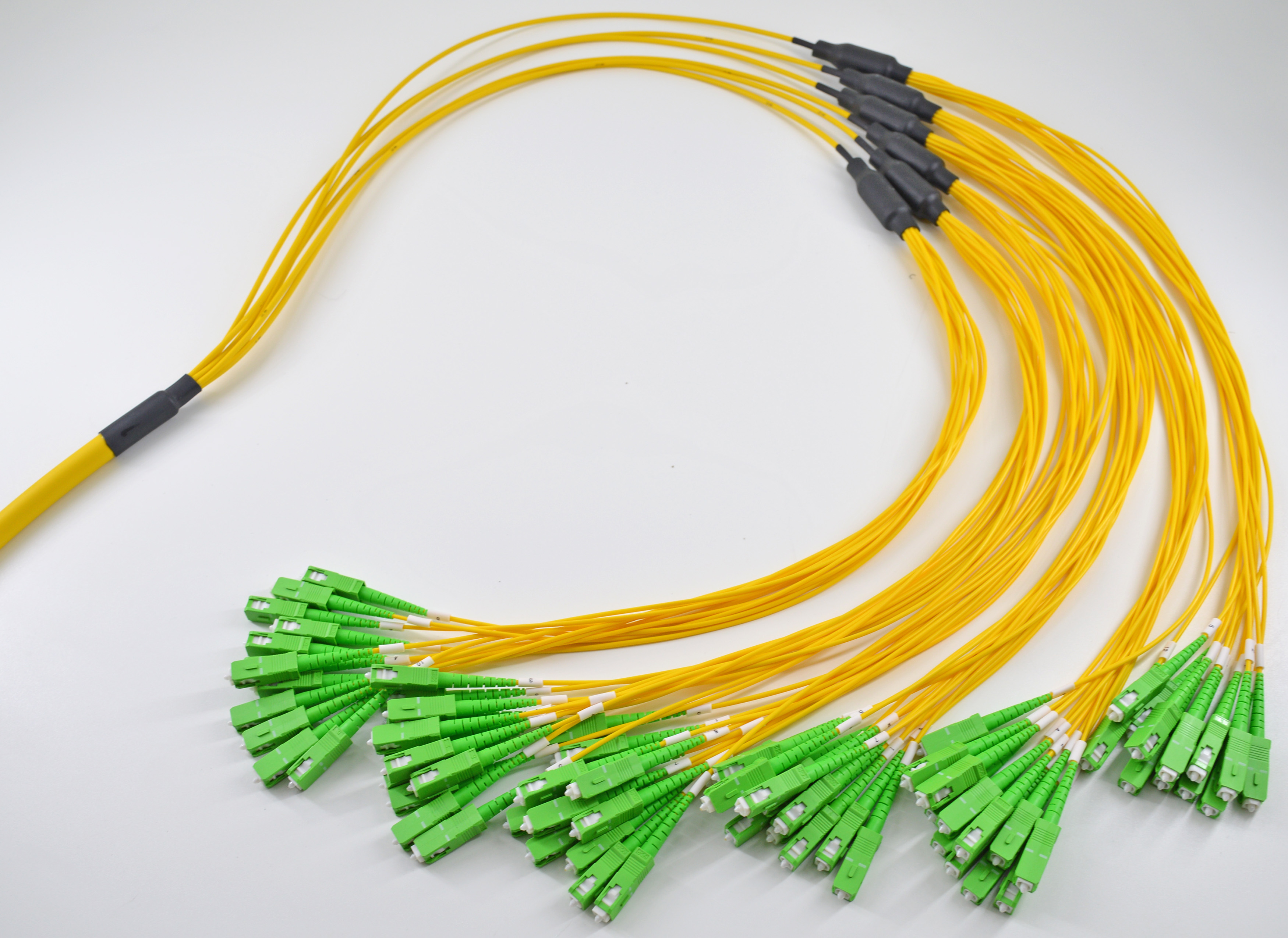 FTTH a granel de fibra óptica maletero puente Cable SC 72 núcleos G657A1 monomodo amarillo Raiser OFNR