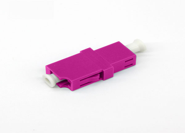 LC/UPC a LC/UPC adaptador de fibra de plástico SX OM4 rosa con brida